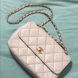 CHANEL single flap purse